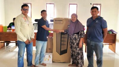 Dukung Pengembangan Pelaku UMKM, PT SDE Salurkan Bantuan Peralatan Produksi untuk Warga