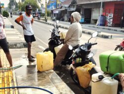 Krisis Air Bersih Melanda Kotabaru, Warga Terpaksa Beli Air Tandon & Mencari Sumber Air