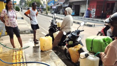 Krisis Air Bersih Melanda Kotabaru, Warga Terpaksa Beli Air Tandon & Mencari Sumber Air